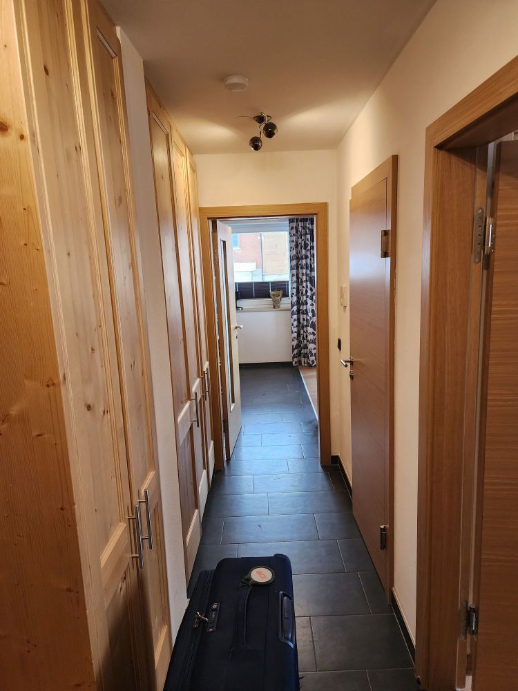 2-Schlafzimmer-Ferienwohnung
Für 6 Personen•2,5 Bäder
Ideal für 
Ski & Sommer