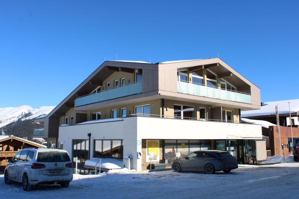 2 Bedroom Holiday Unit
Sleeps 6•2,5 Baths
Perfect for 
Ski & Summer Stays